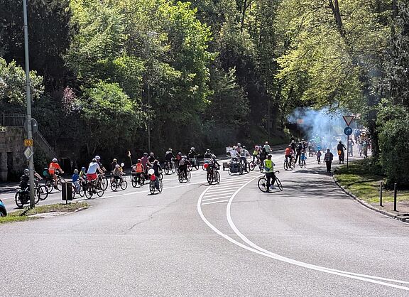 Die Kidical Mass rollt an der Nagold